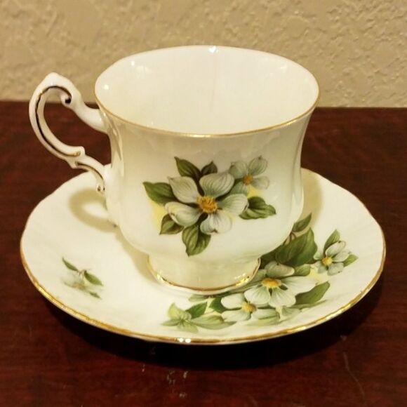 Vintage Paragon Canadian Provincial Flowers Dogwood Footed Cup & Saucer - Picture 2 of 6
